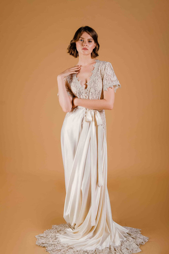 La Tercera Pippa Dressing Gown in cream silk and lace front view